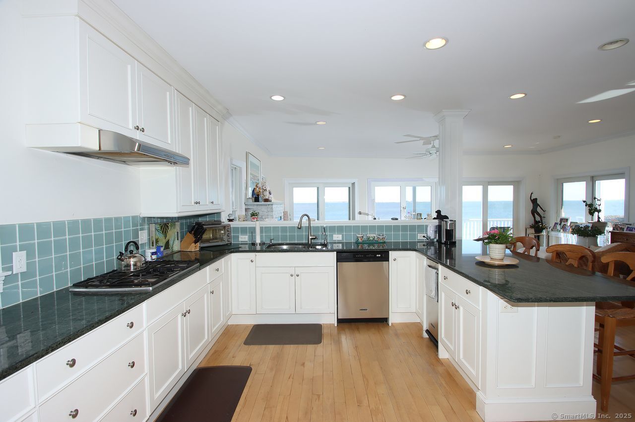 30 Sols Point Road, Clinton, Connecticut image 9