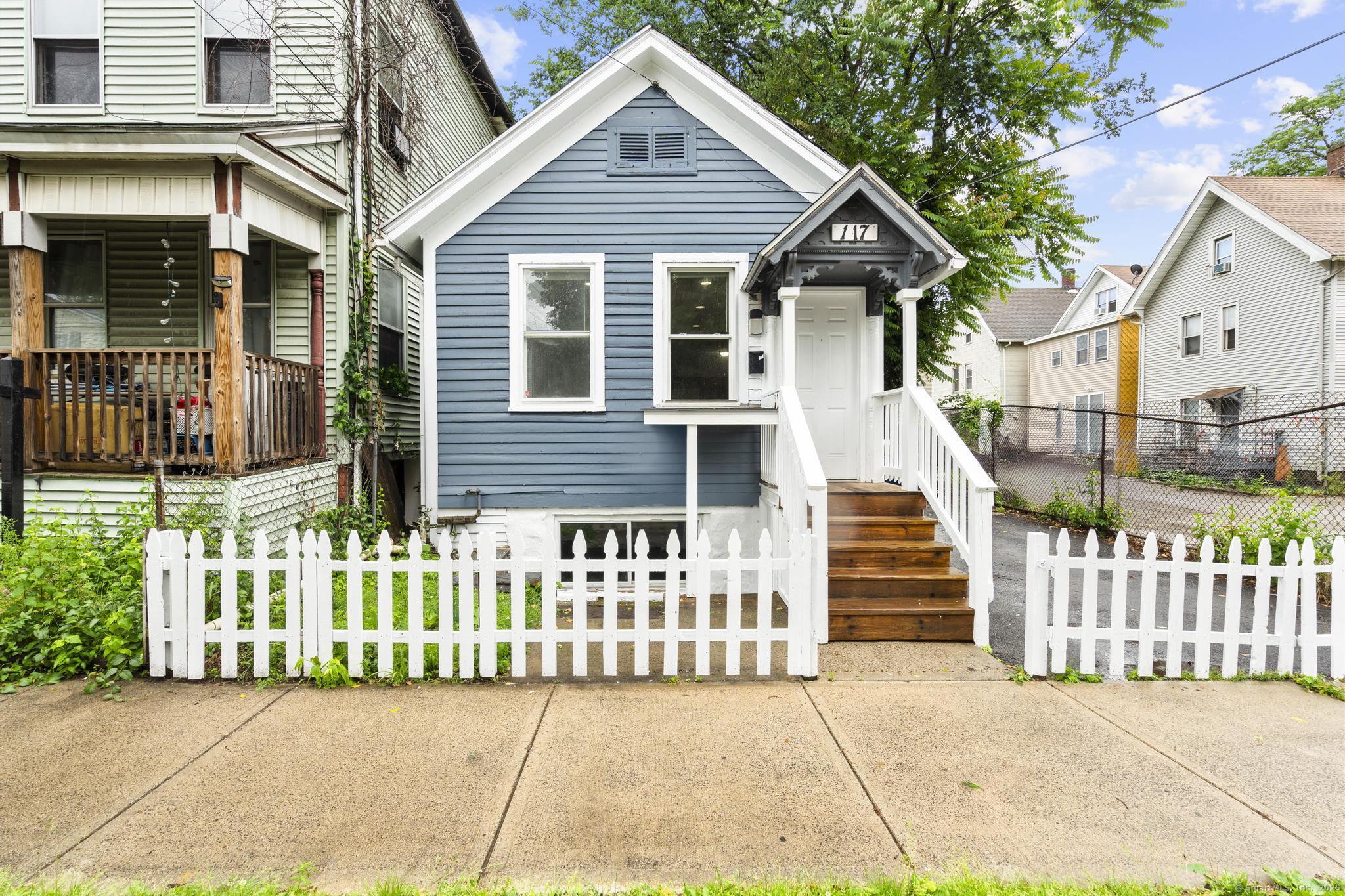 Fillmore Street, New Haven, Connecticut - 3 Bedrooms  
2 Bathrooms  
5 Rooms - 