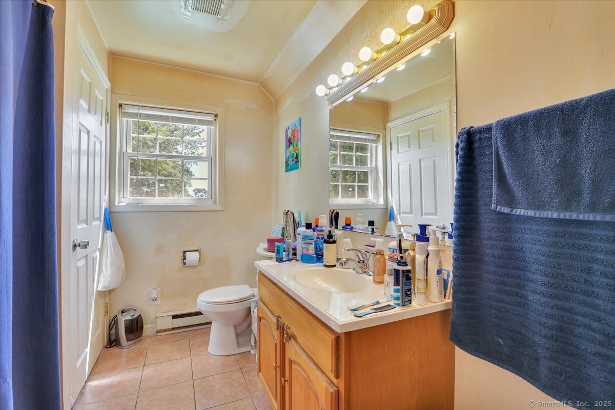 Norwich, Connecticut 06360, United States, 5 Bedrooms Bedrooms, ,4 BathroomsBathrooms,Residential,Active,161296