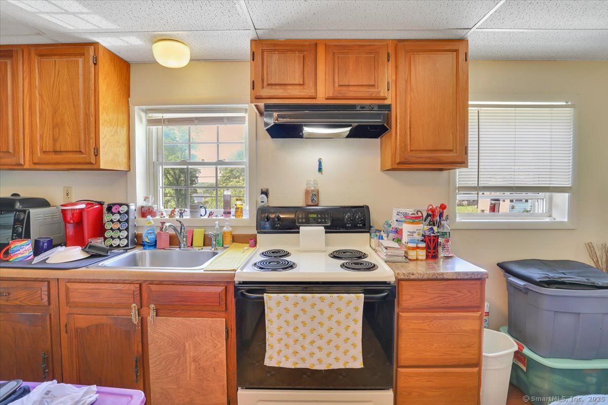 Norwich, Connecticut 06360, United States, 5 Bedrooms Bedrooms, ,4 BathroomsBathrooms,Residential,Active,161296