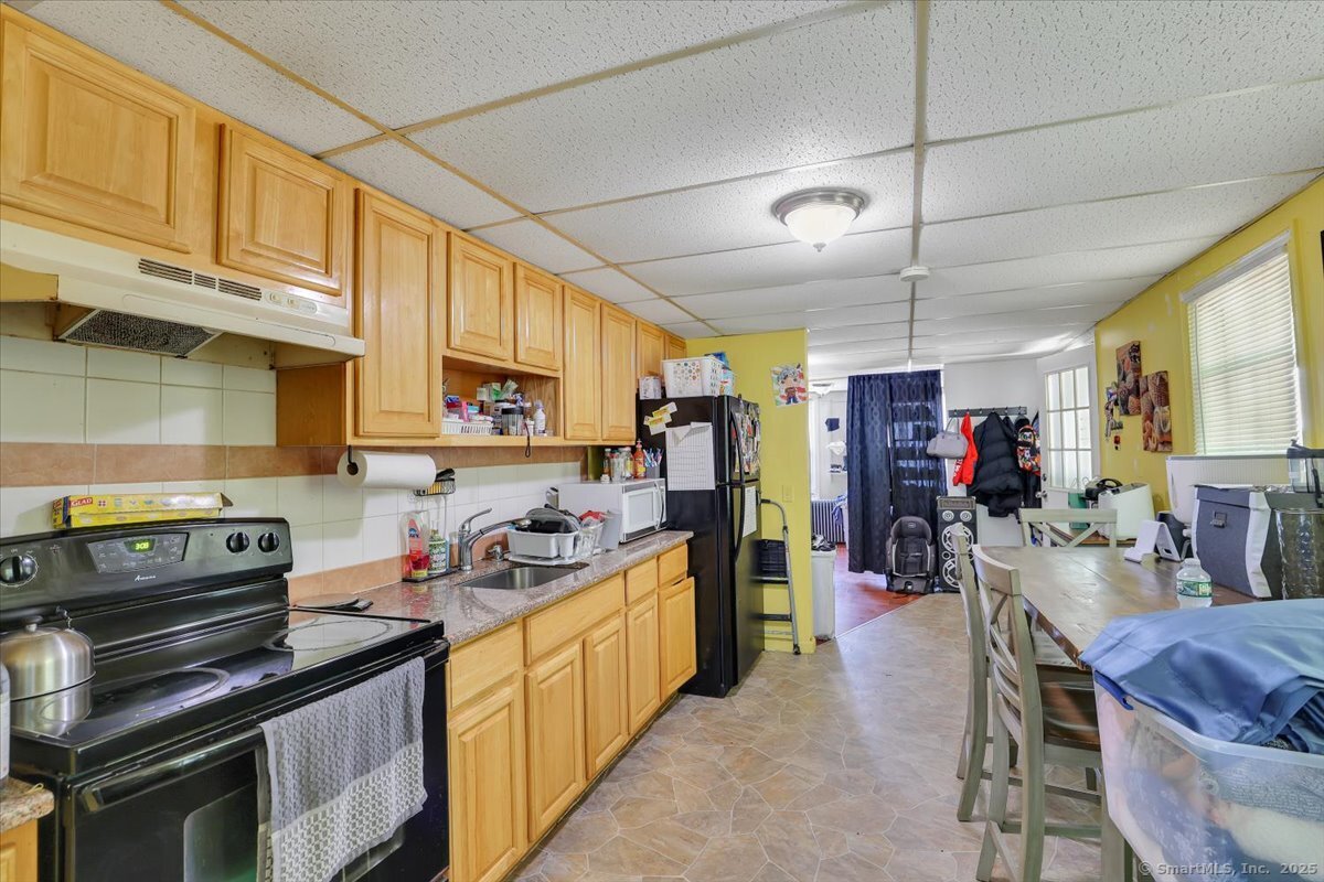 Norwich, Connecticut 06360, United States, 5 Bedrooms Bedrooms, ,4 BathroomsBathrooms,Residential,Active,161296