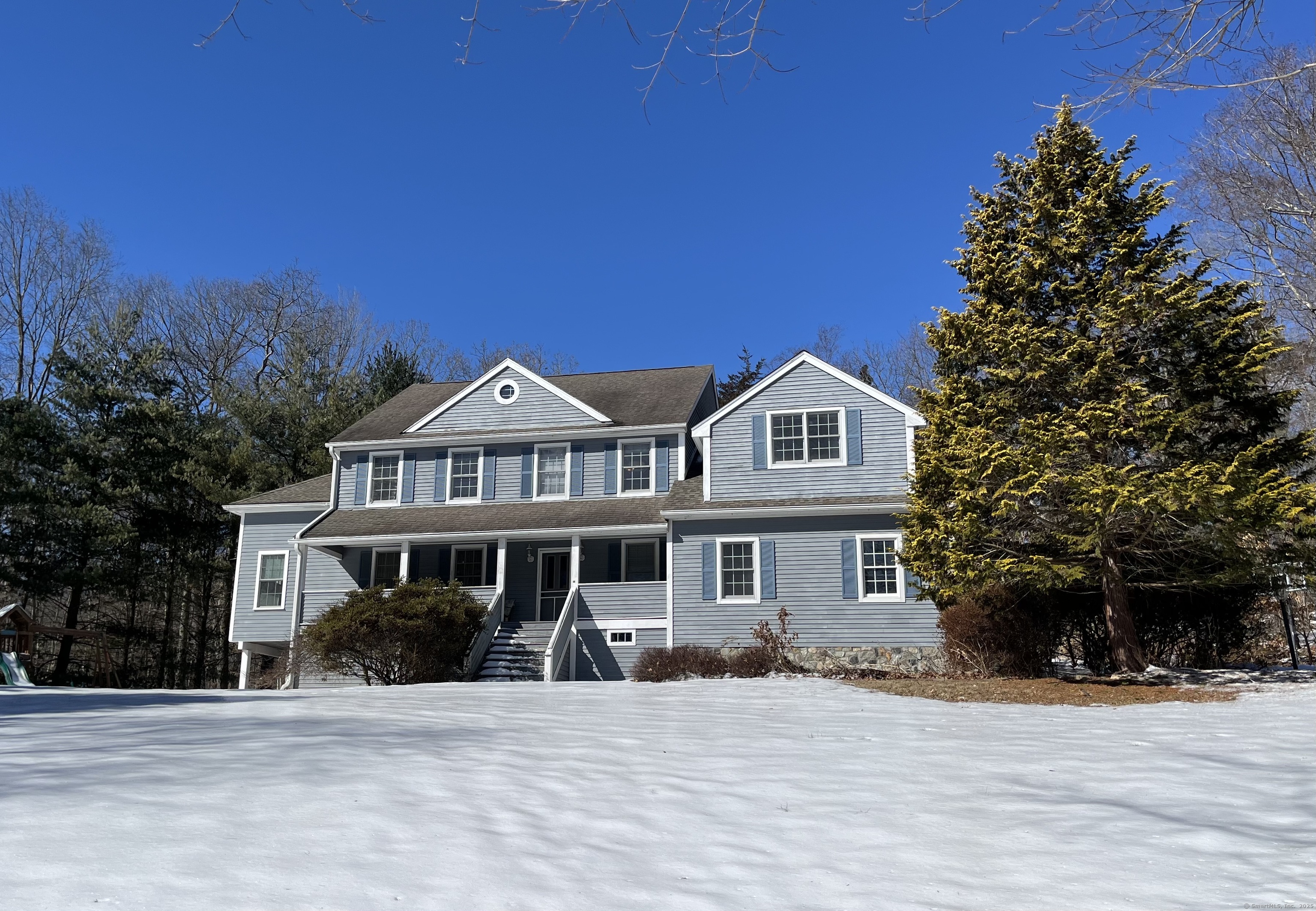 Ansonia Road, Woodbridge, Connecticut - 4 Bedrooms  
3 Bathrooms  
9 Rooms - 