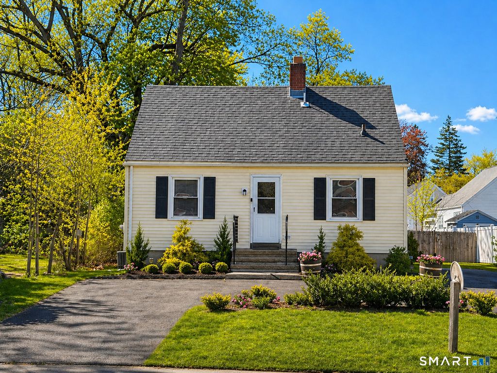 Photo of 121 Pool Road, North Haven, CT 06473 (MLS # 24167922)