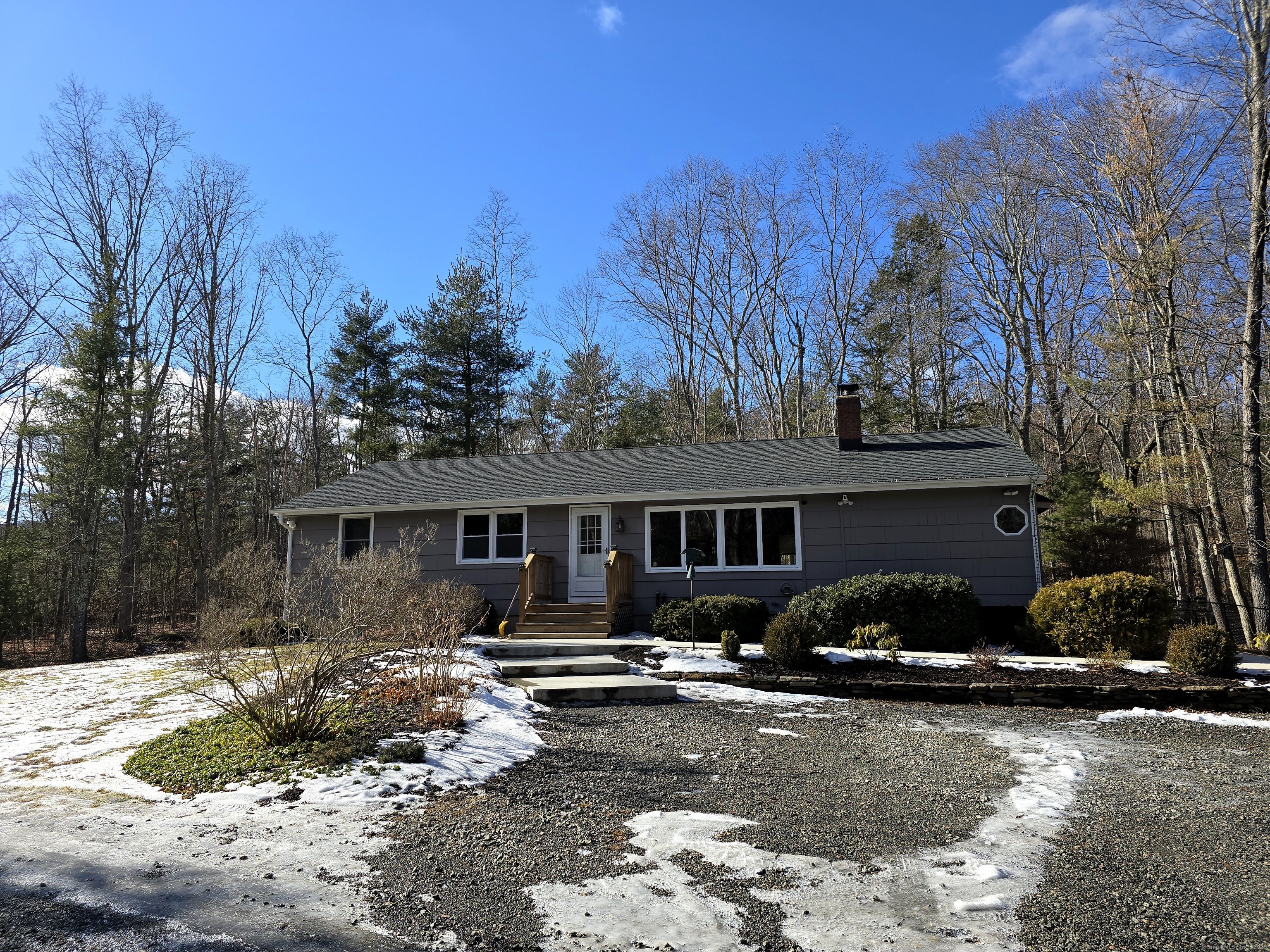 Jones Hollow Road, Marlborough, Connecticut - 3 Bedrooms  
2 Bathrooms  
6 Rooms - 