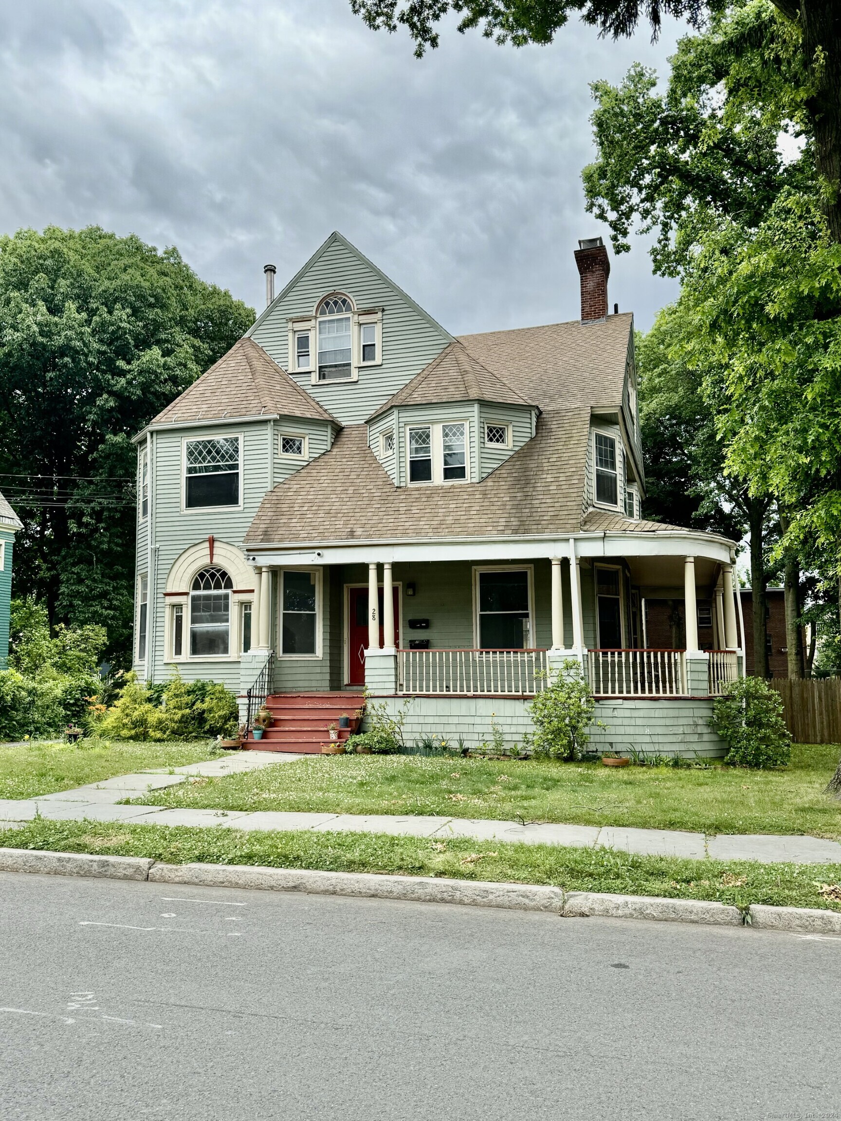 Kenyon Street, Hartford, Connecticut - 4 Bedrooms  
3 Bathrooms  
8 Rooms - 