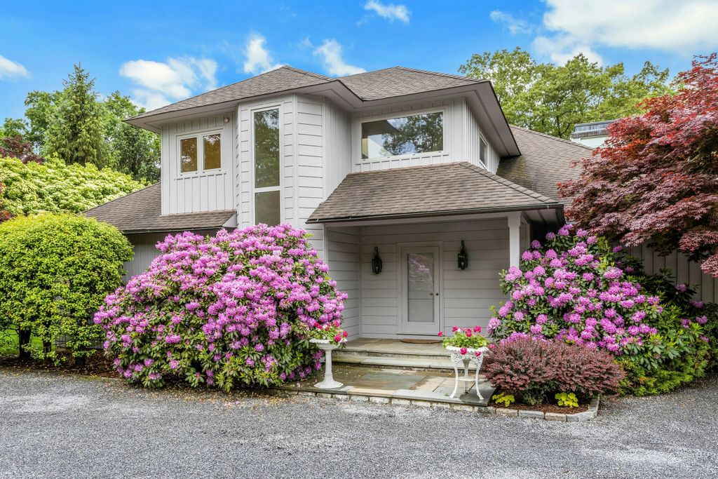 Photo of 680 Weed Street, New Canaan, CT 06840 (MLS # 24108471)