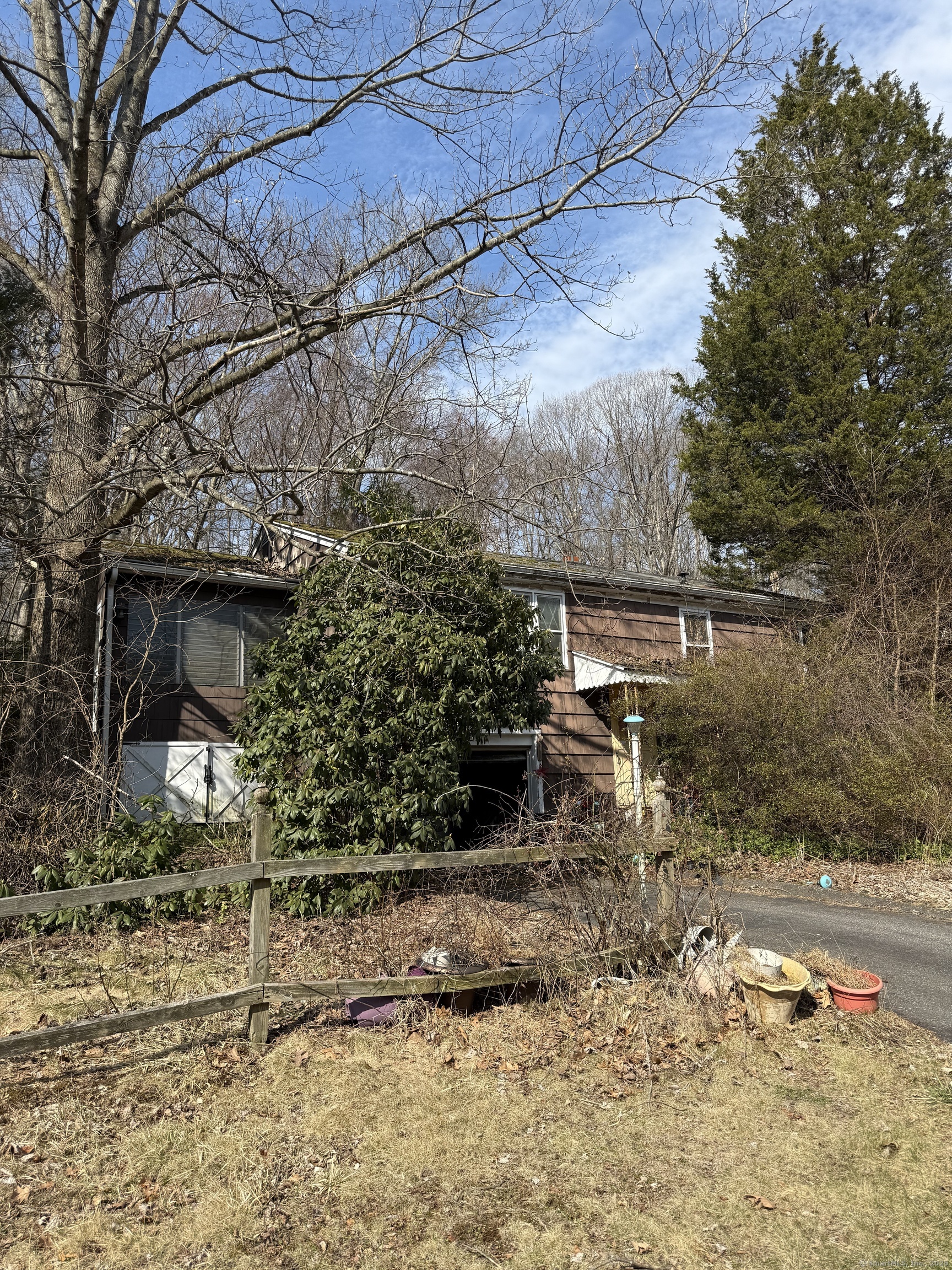 Property for Sale at Laurel Avenue, Derby, Connecticut - Bedrooms: 3 
Bathrooms: 2 
Rooms: 6  - $149,900