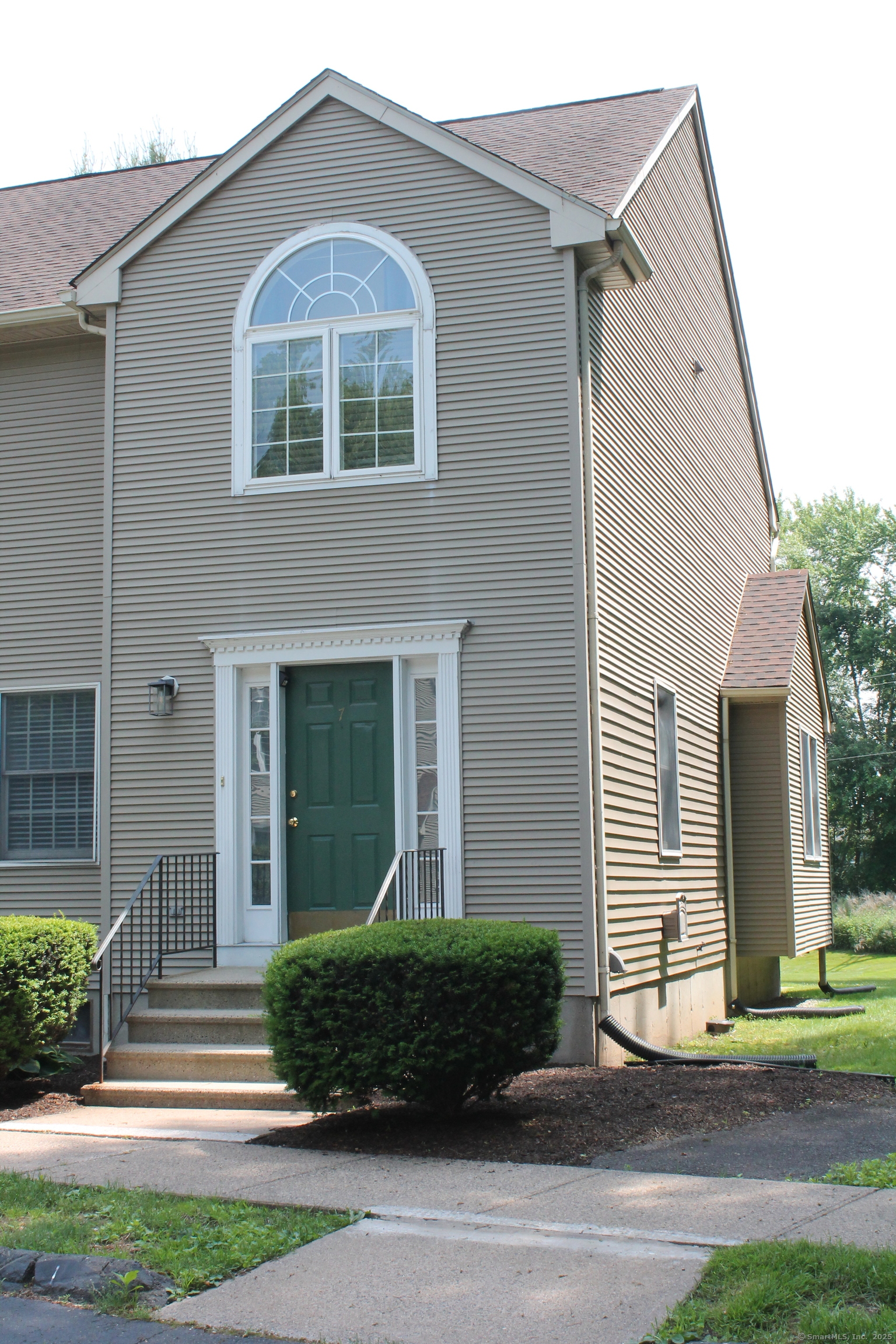 Property for Sale at Atwater Street 7, Southington, Connecticut - Bedrooms: 2 
Bathrooms: 2 
Rooms: 5  - $244,900