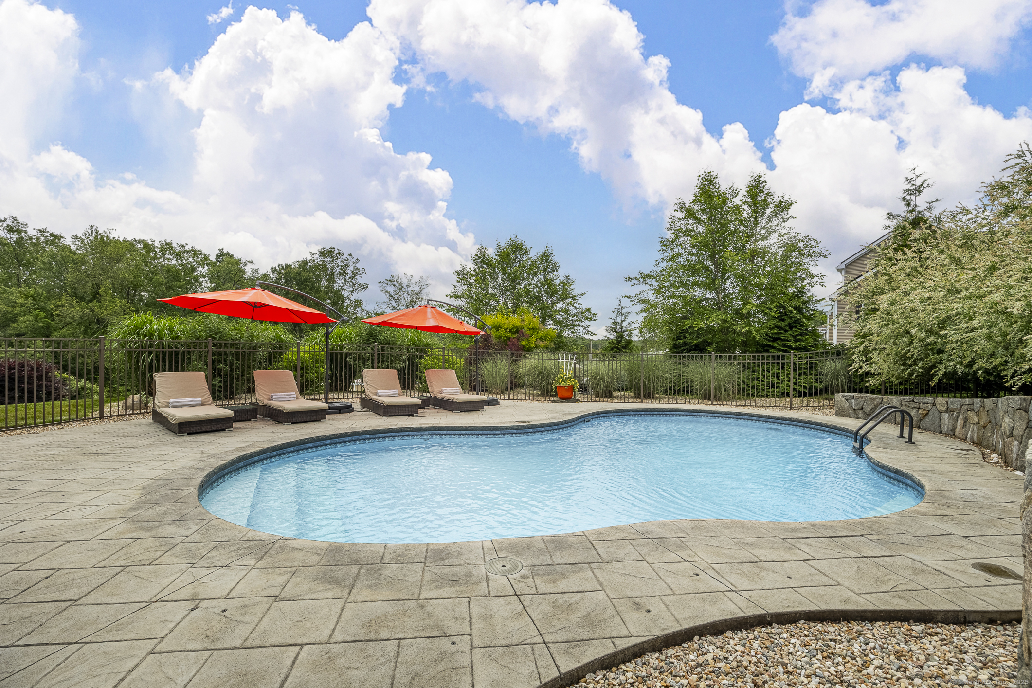 Bethel, Connecticut 06801, United States, 5 Bedrooms Bedrooms, ,3 BathroomsBathrooms,Residential,Pending,227264