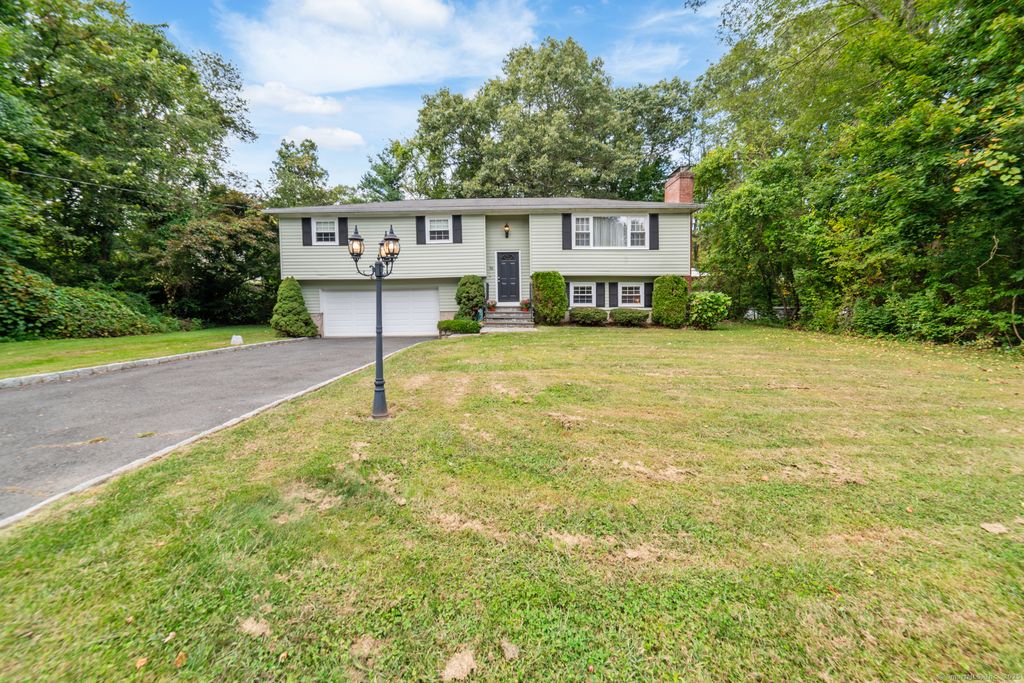 Photo of 38 E Ridge Drive, Middlebury, CT 06762 (MLS # 24158643)