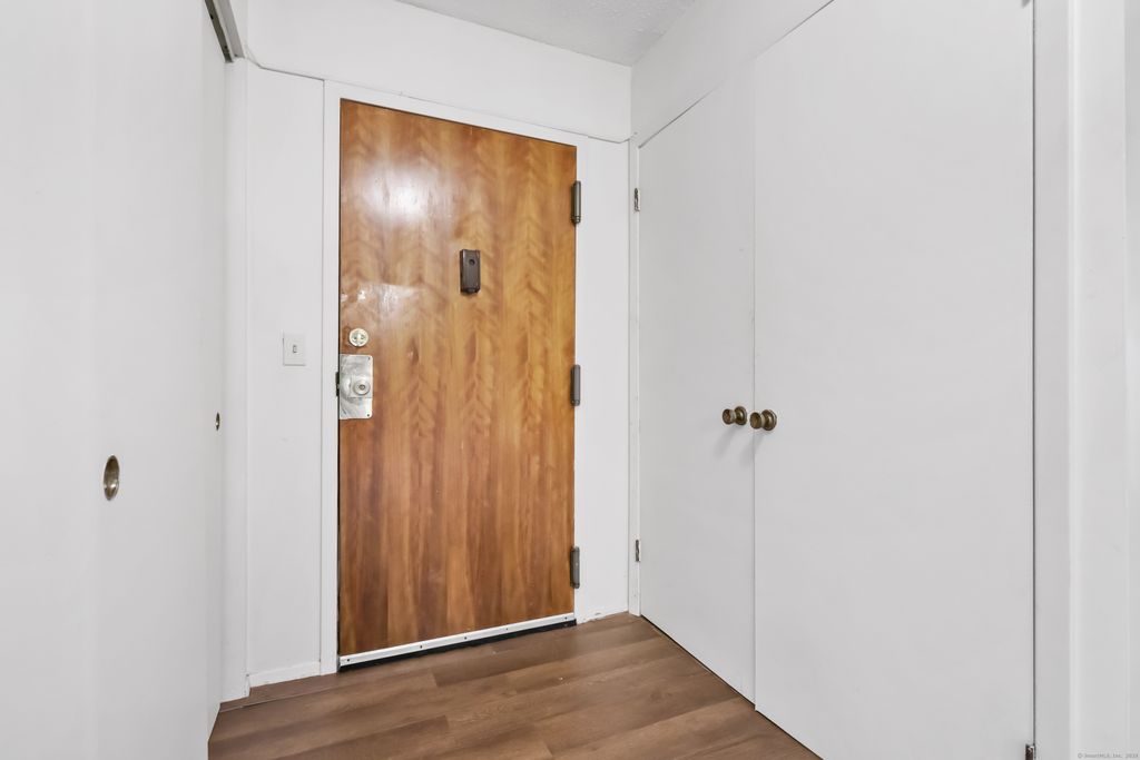 Photo of 187 Flax Hill Road #APT D5, Norwalk, CT 06854 (MLS # 24121510)