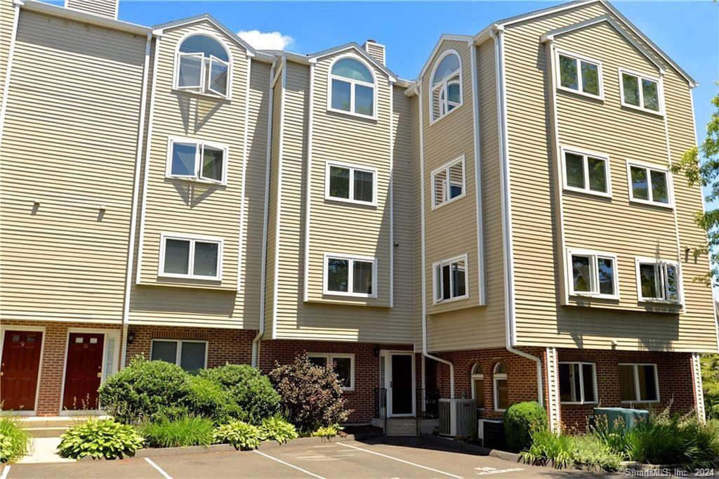 Rental Property at Seir Hill Road 13, Norwalk, Connecticut - Bedrooms: 2 
Bathrooms: 3 
Rooms: 4  - $3,000 MO.