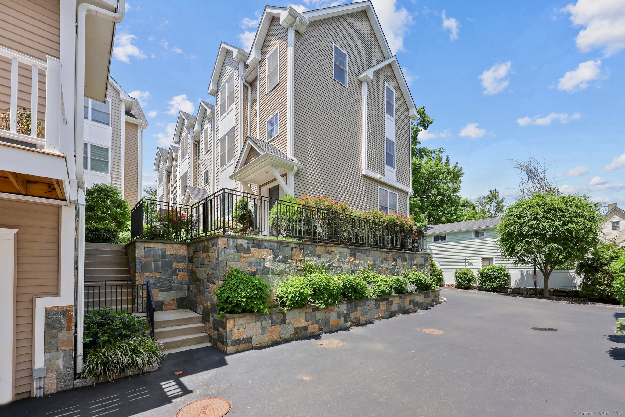 View Stamford, CT 06902 townhome