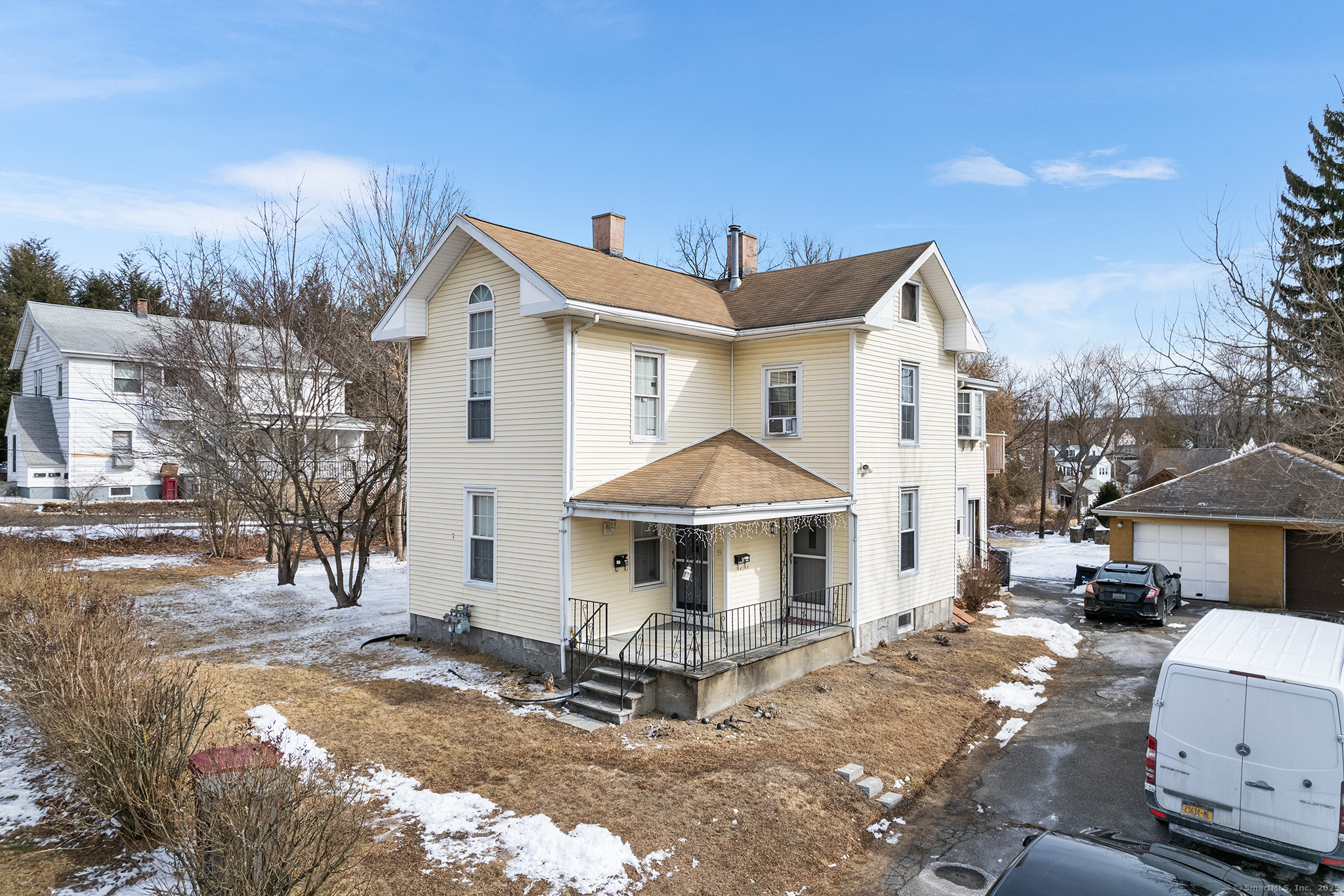 Hoadley Street, Naugatuck, Connecticut - 4 Bedrooms  
2 Bathrooms  
8 Rooms - 