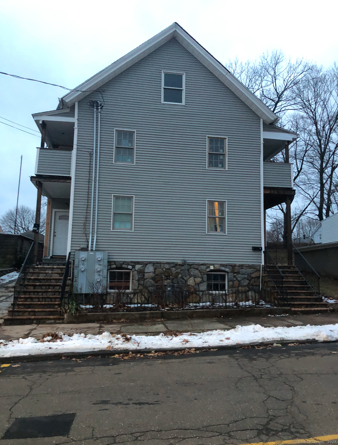 180 Olivia Street 3D, Derby, Connecticut - 2 Bedrooms  
1 Bathrooms  
5 Rooms - 