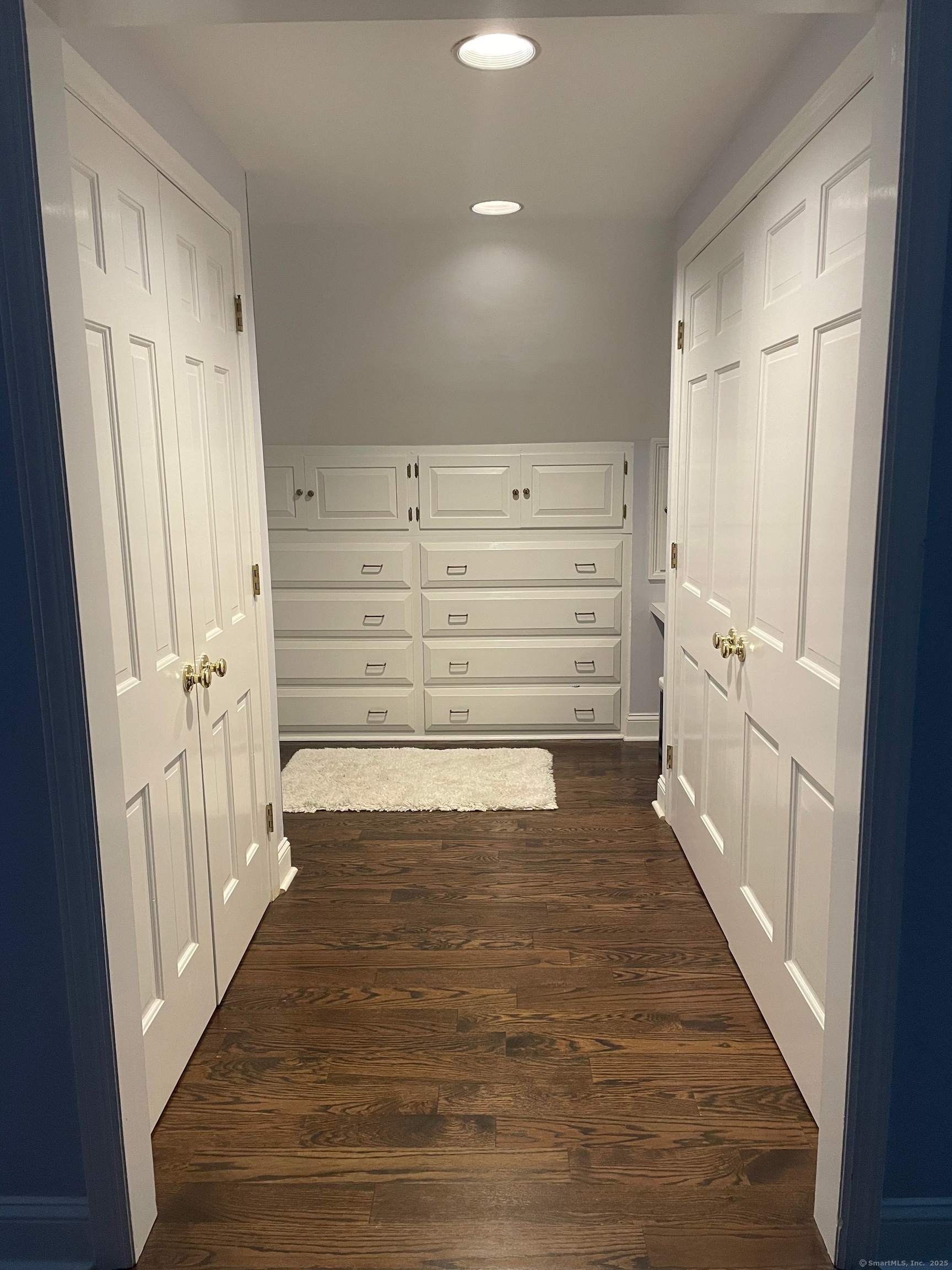 Stamford, Connecticut 06902, United States, 4 Bedrooms Bedrooms, ,4 BathroomsBathrooms,Residential,Active,197308