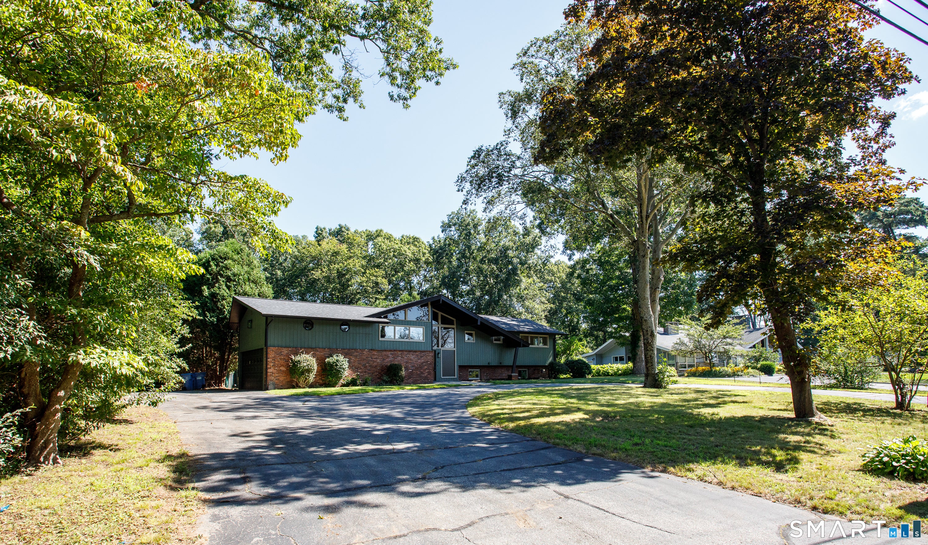 10 Royal Oaks Drive