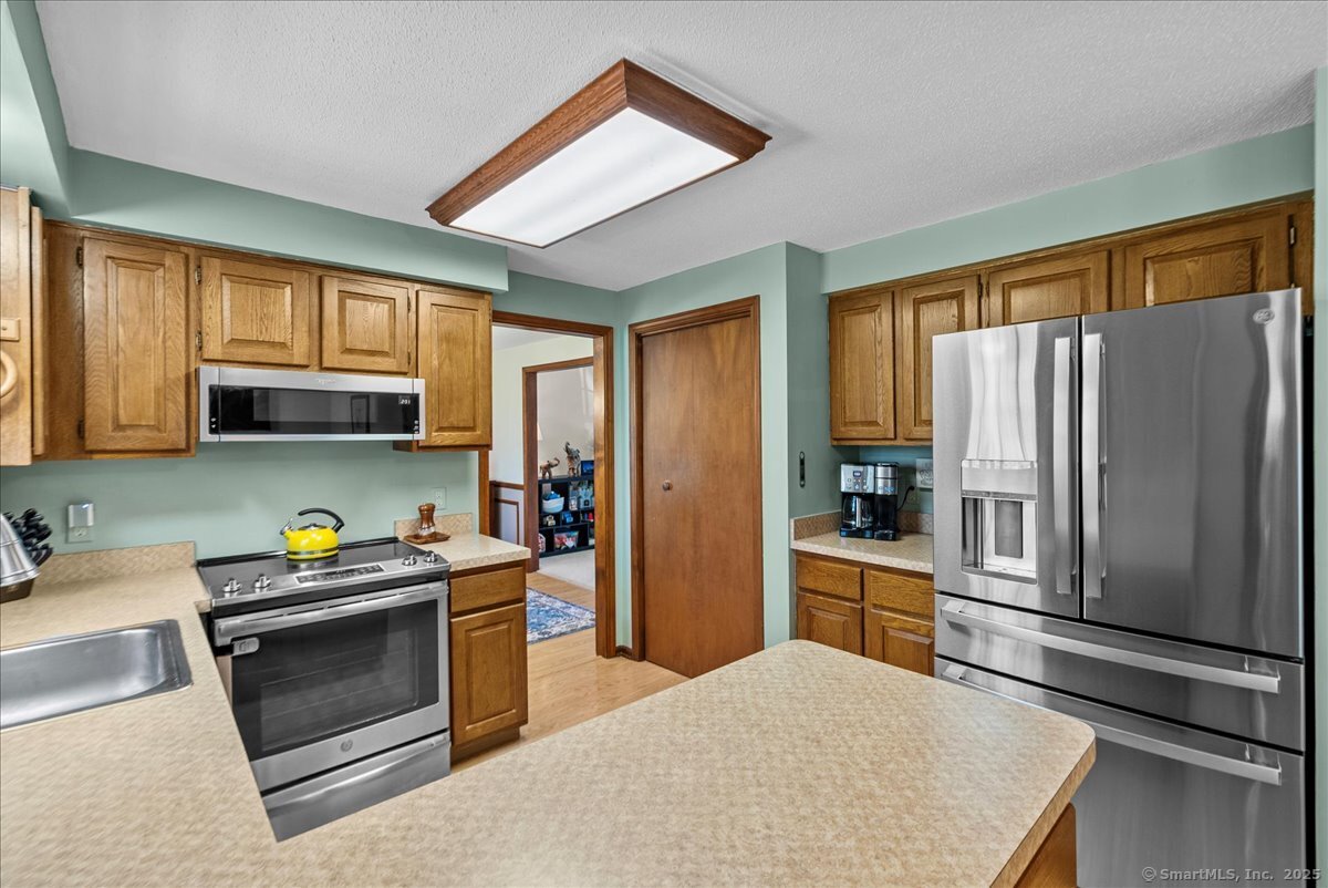 12 Weatherside Drive, Wallingford, Connecticut image 10