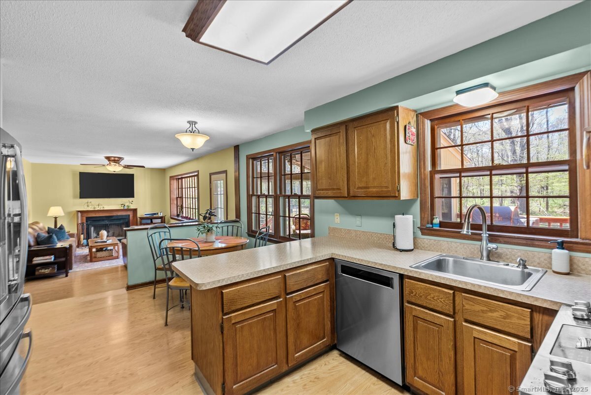 12 Weatherside Drive, Wallingford, Connecticut image 9
