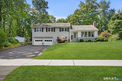 Photo of 6 Field Crest Road, New Canaan, CT 06840 (MLS # 24156389)