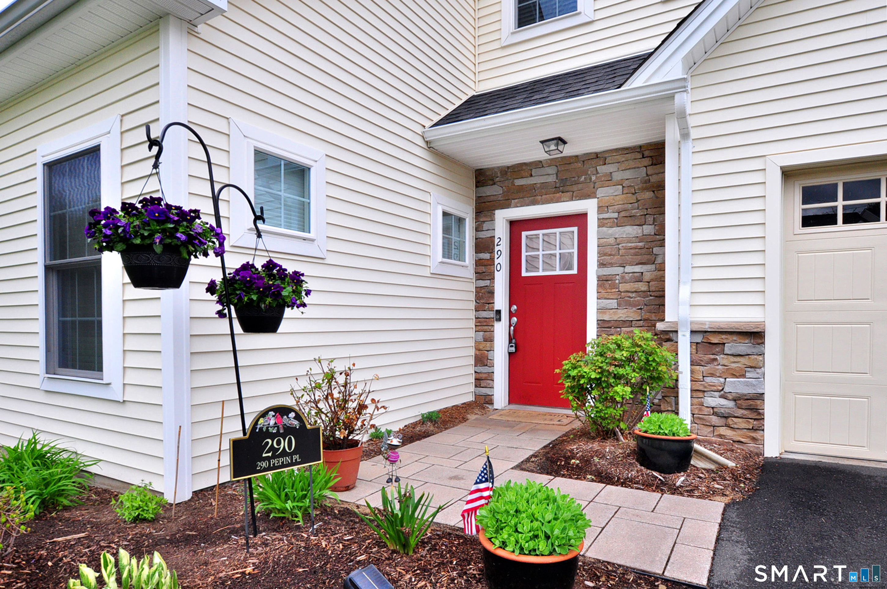 290 Pepin Place 290