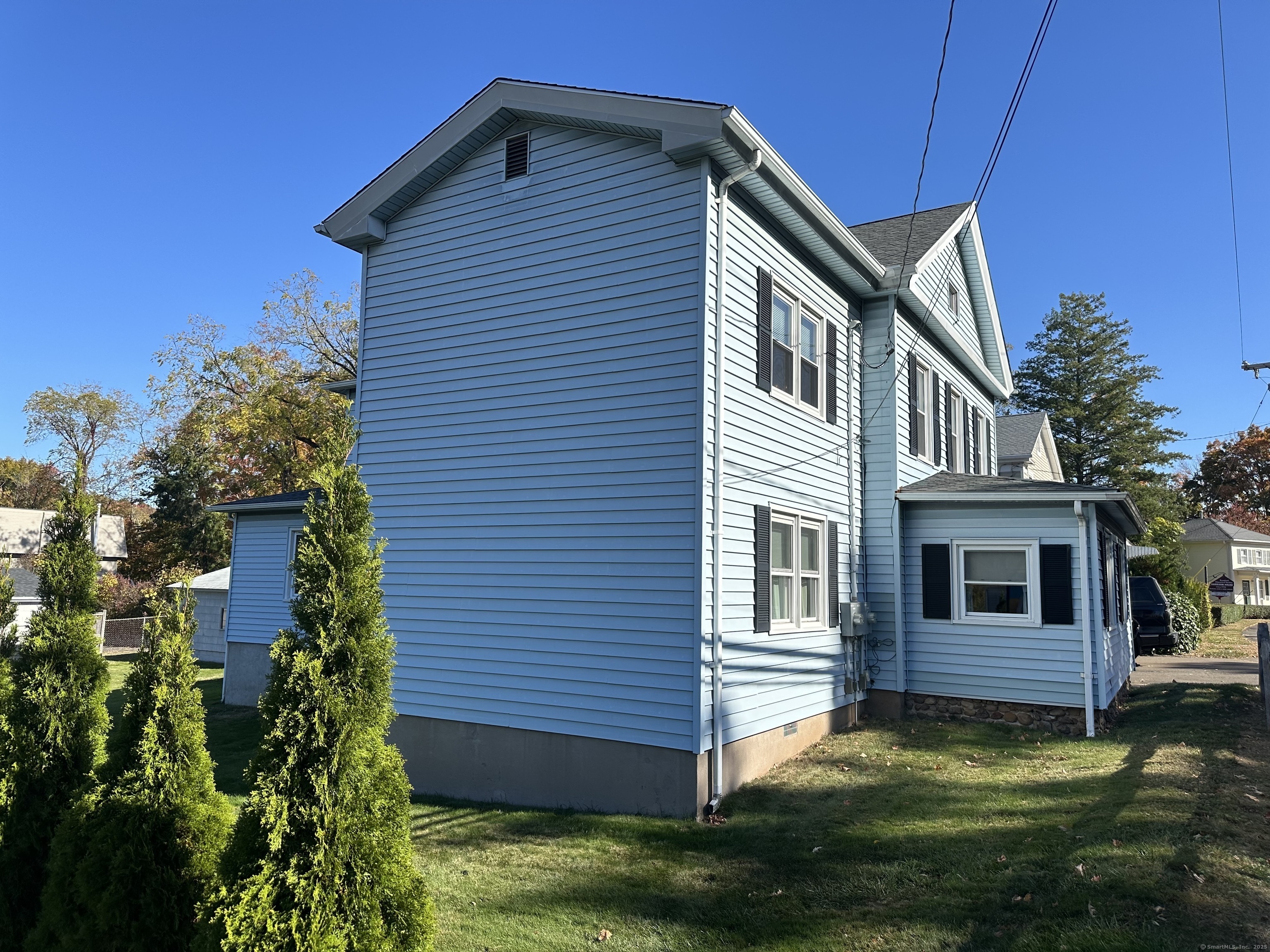 Main St Street, Branford, Connecticut - 1 Bedrooms  
1 Bathrooms  
3 Rooms - 