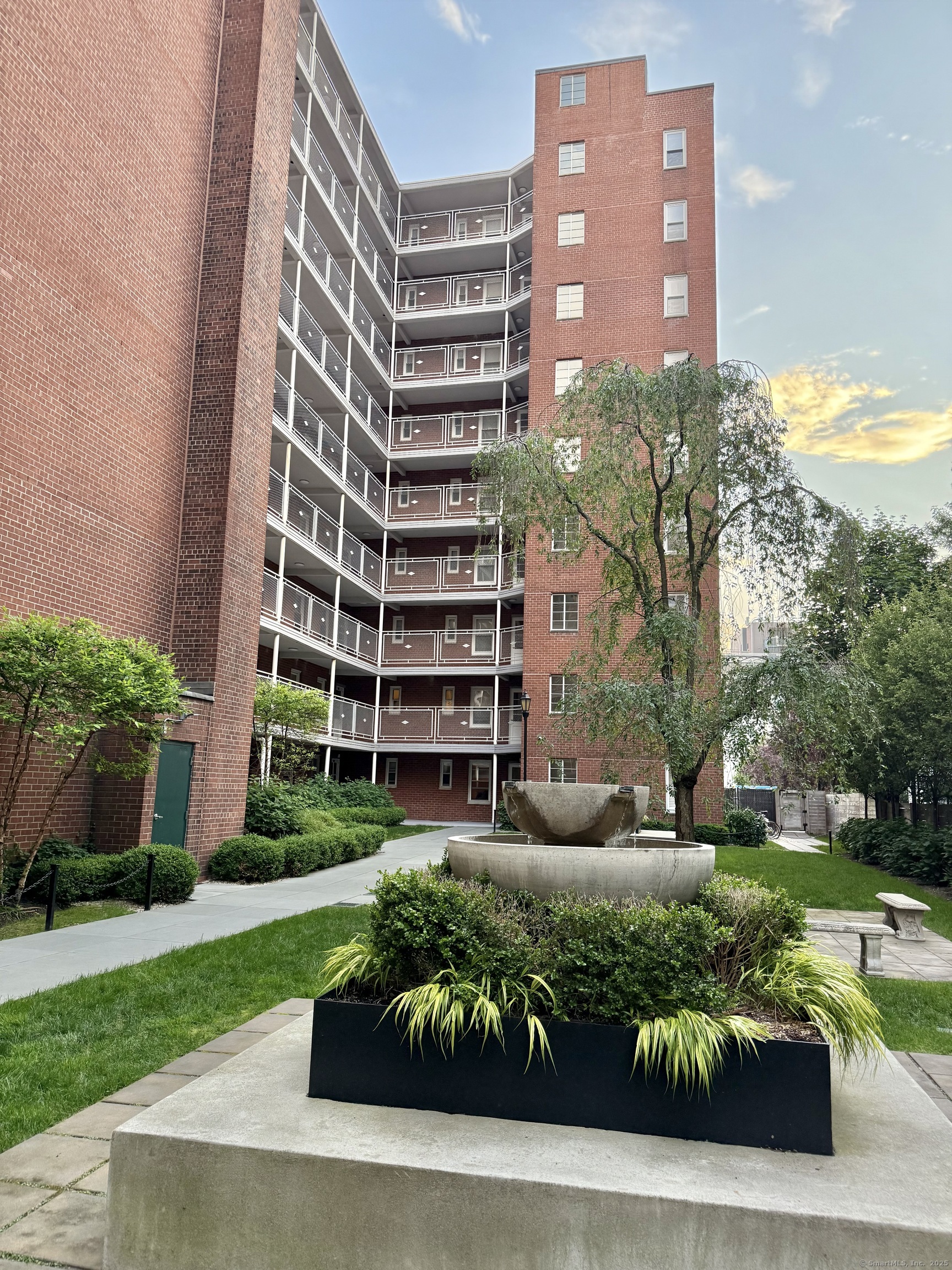 Summer Street 5F, Stamford, Connecticut - 1 Bathrooms  
3 Rooms - 