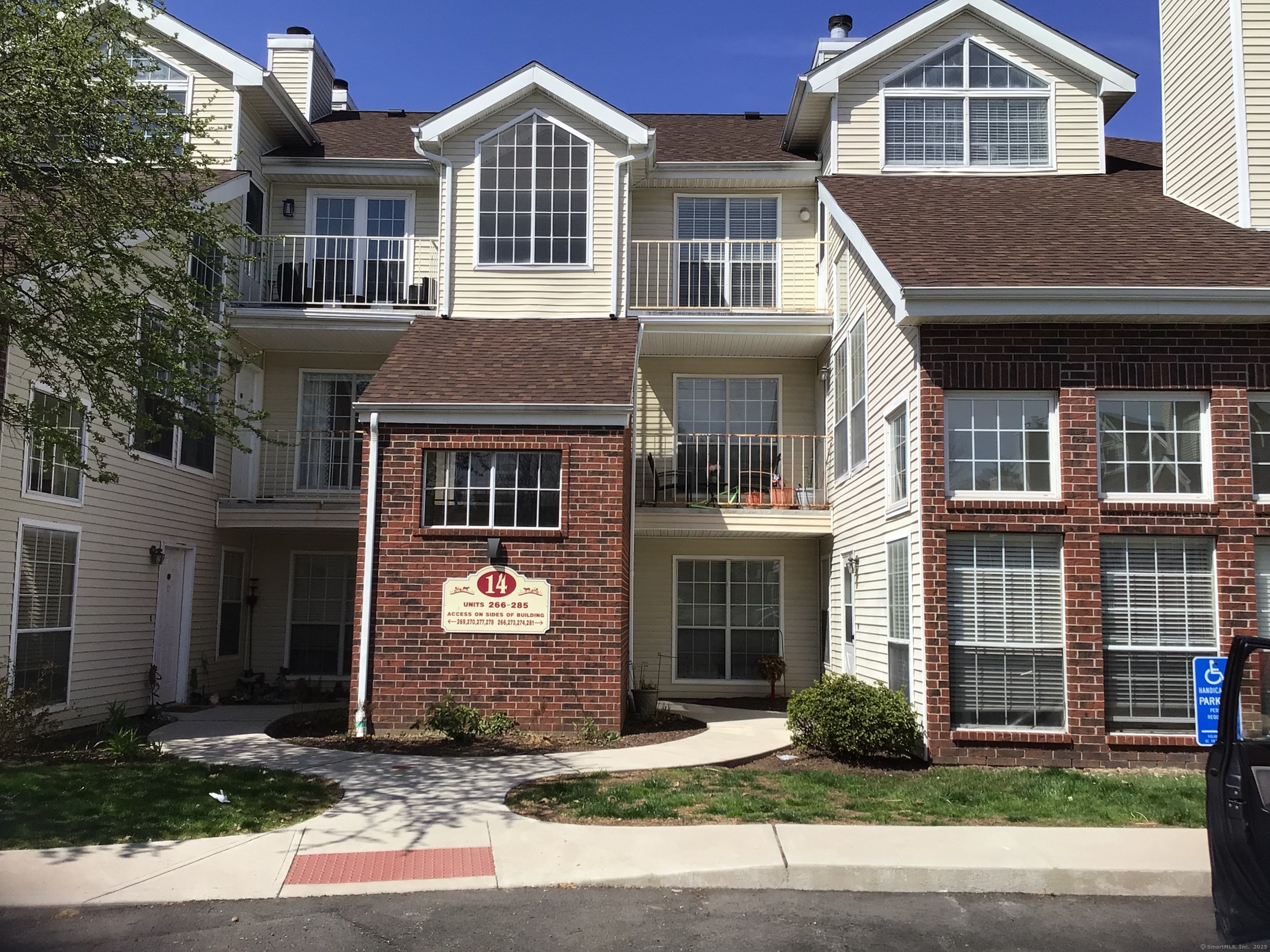 282 Carriage Crossing Lane #282, Middletown, Connecticut image 2