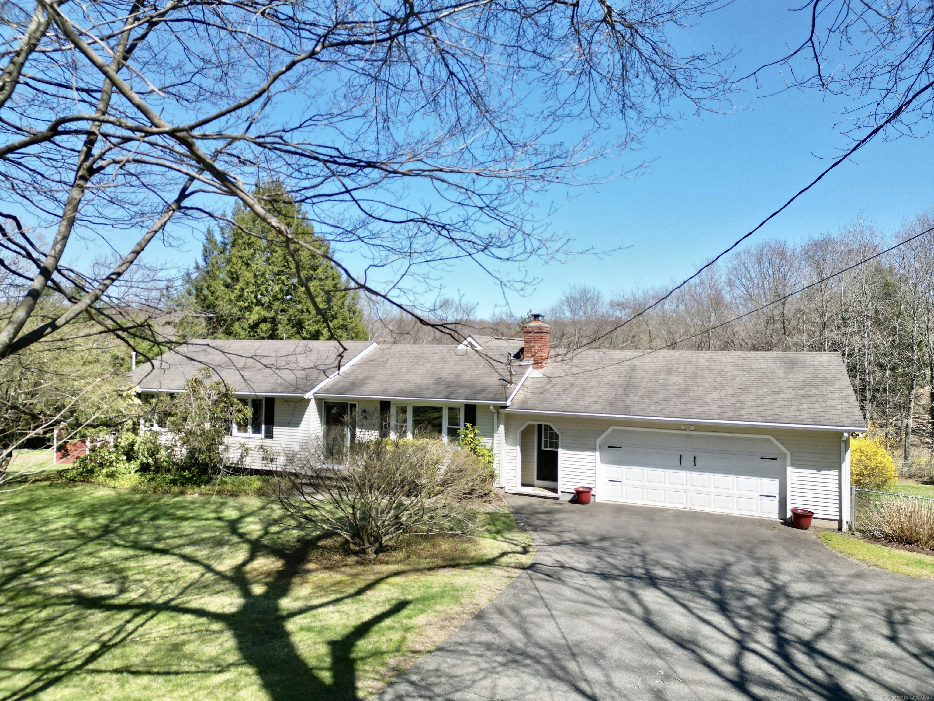 Old Town Farm Road, Woodbury, Connecticut - 3 Bedrooms  
3 Bathrooms  
7 Rooms - 