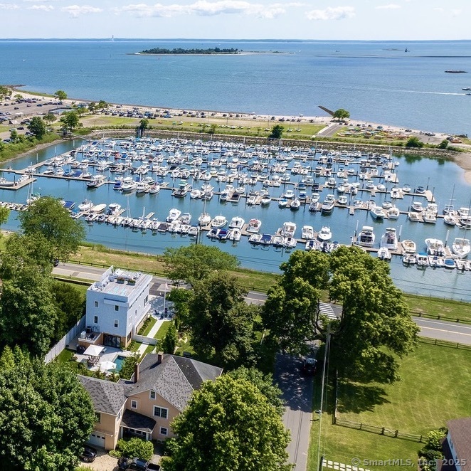 Compo Beach Road, Westport, Connecticut - 4 Bedrooms  
3 Bathrooms  
7 Rooms - 