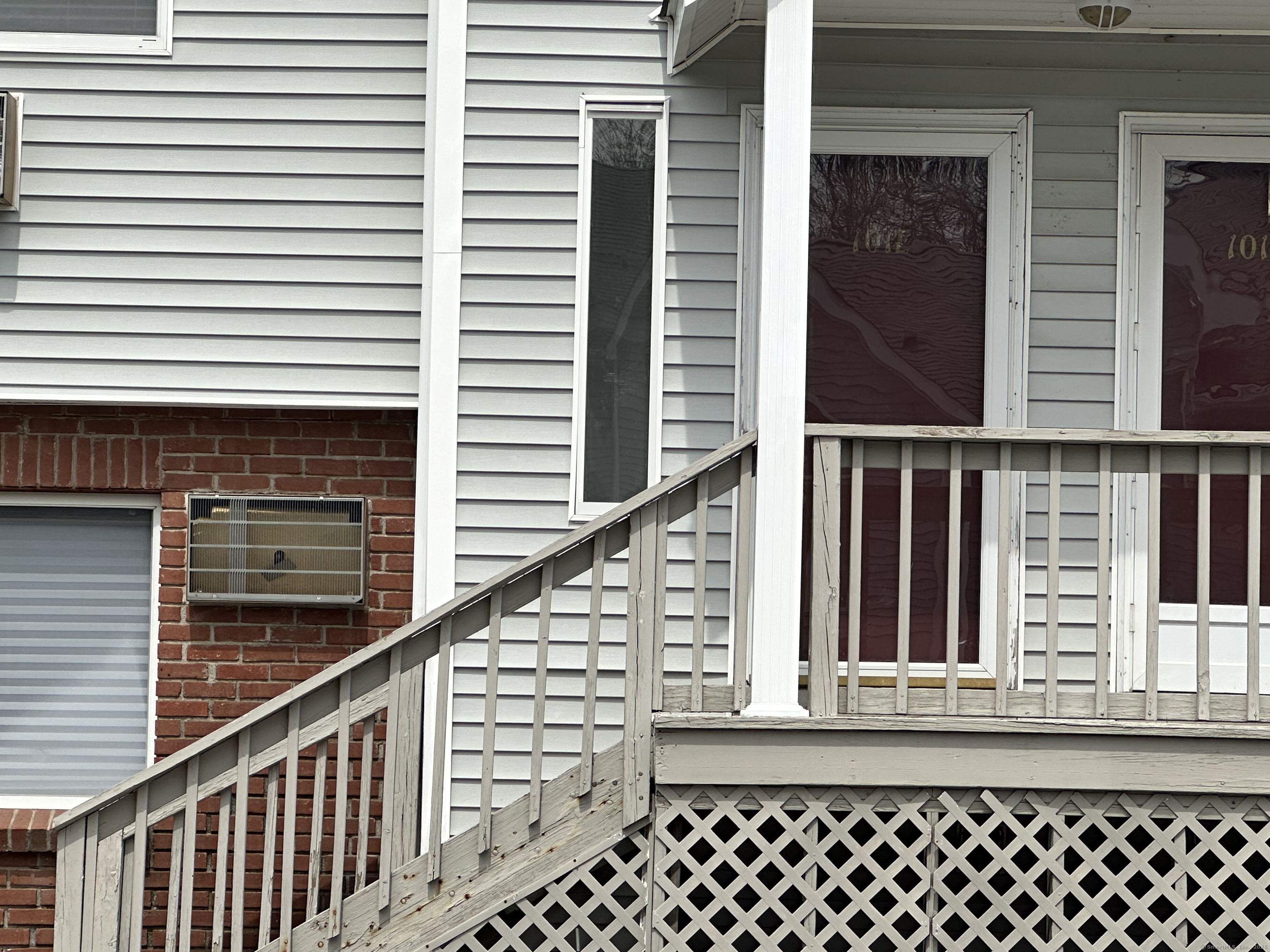 Oronoke Road 101E, Waterbury, Connecticut - 2 Bedrooms  
2 Bathrooms  
5 Rooms - 