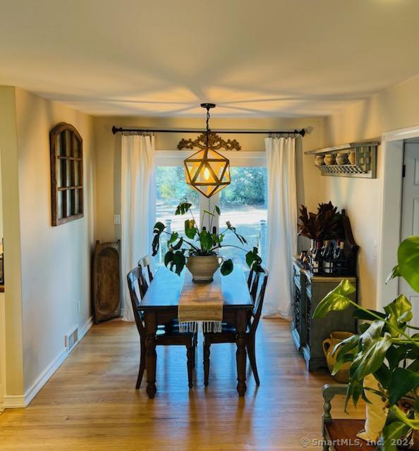 Rental Property at 186 Schiller Road, Fairfield, Connecticut - Bedrooms: 4 
Bathrooms: 2 
Rooms: 6  - $6,995 MO.