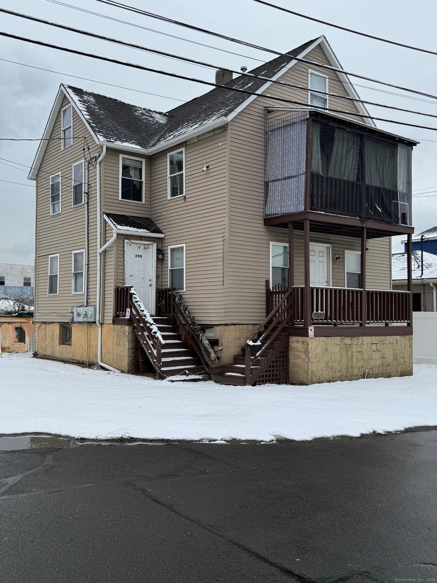 Property for Sale at Adams Street, Bridgeport, Connecticut - Bedrooms: 6 
Bathrooms: 2 
Rooms: 10  - $415,000