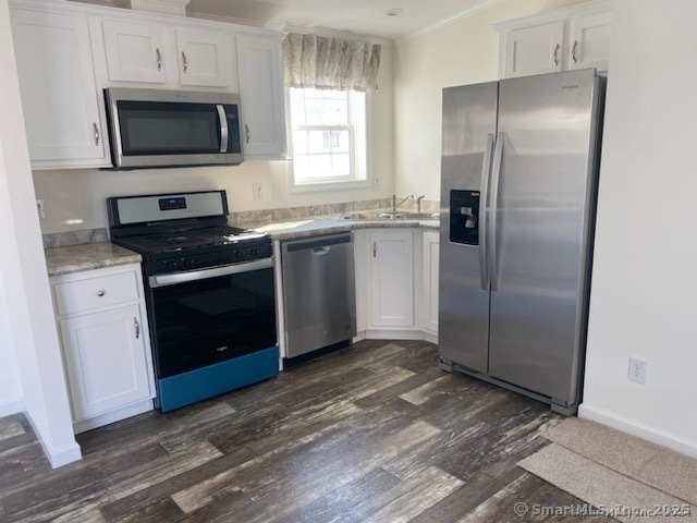 E Main Street 8, Branford, Connecticut - 1 Bedrooms  
1 Bathrooms  
4 Rooms - 