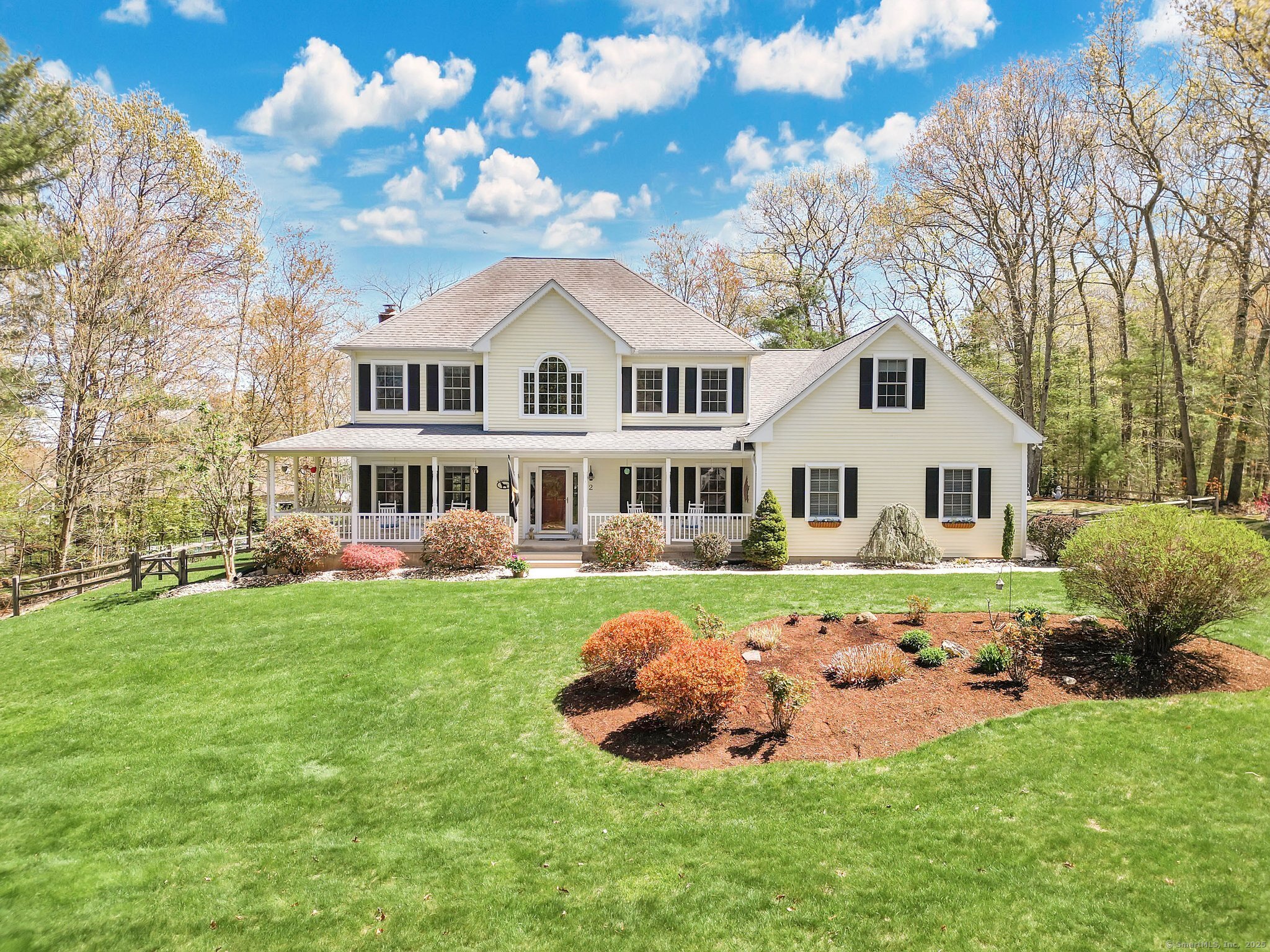 Highland Oak Drive, Ellington, Connecticut - 3 Bedrooms  
3 Bathrooms  
7 Rooms - 