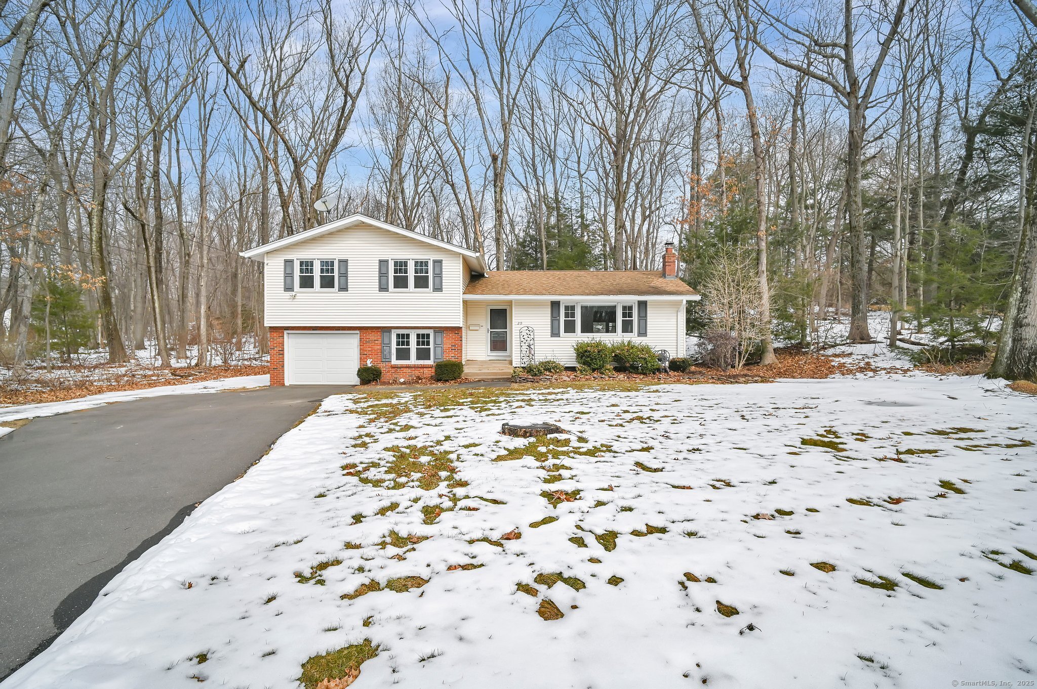 Property for Sale at Charing Road, South Windsor, Connecticut - Bedrooms: 3 
Bathrooms: 3 
Rooms: 8  - $349,900