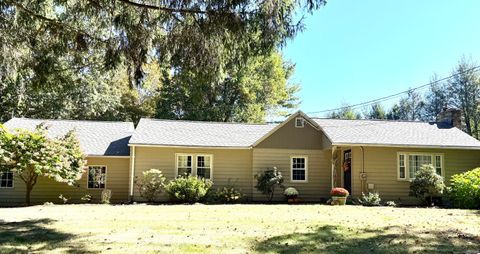 2 Woodbine Lane Newtown CT 06470