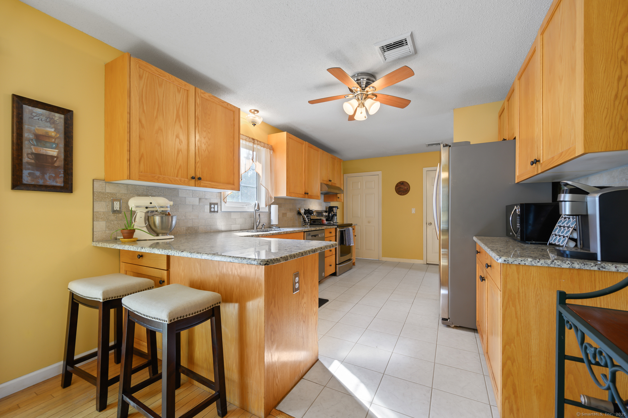 Wethersfield, Connecticut 06109, United States, 3 Bedrooms Bedrooms, ,2 BathroomsBathrooms,Residential,Coming Soon,232996