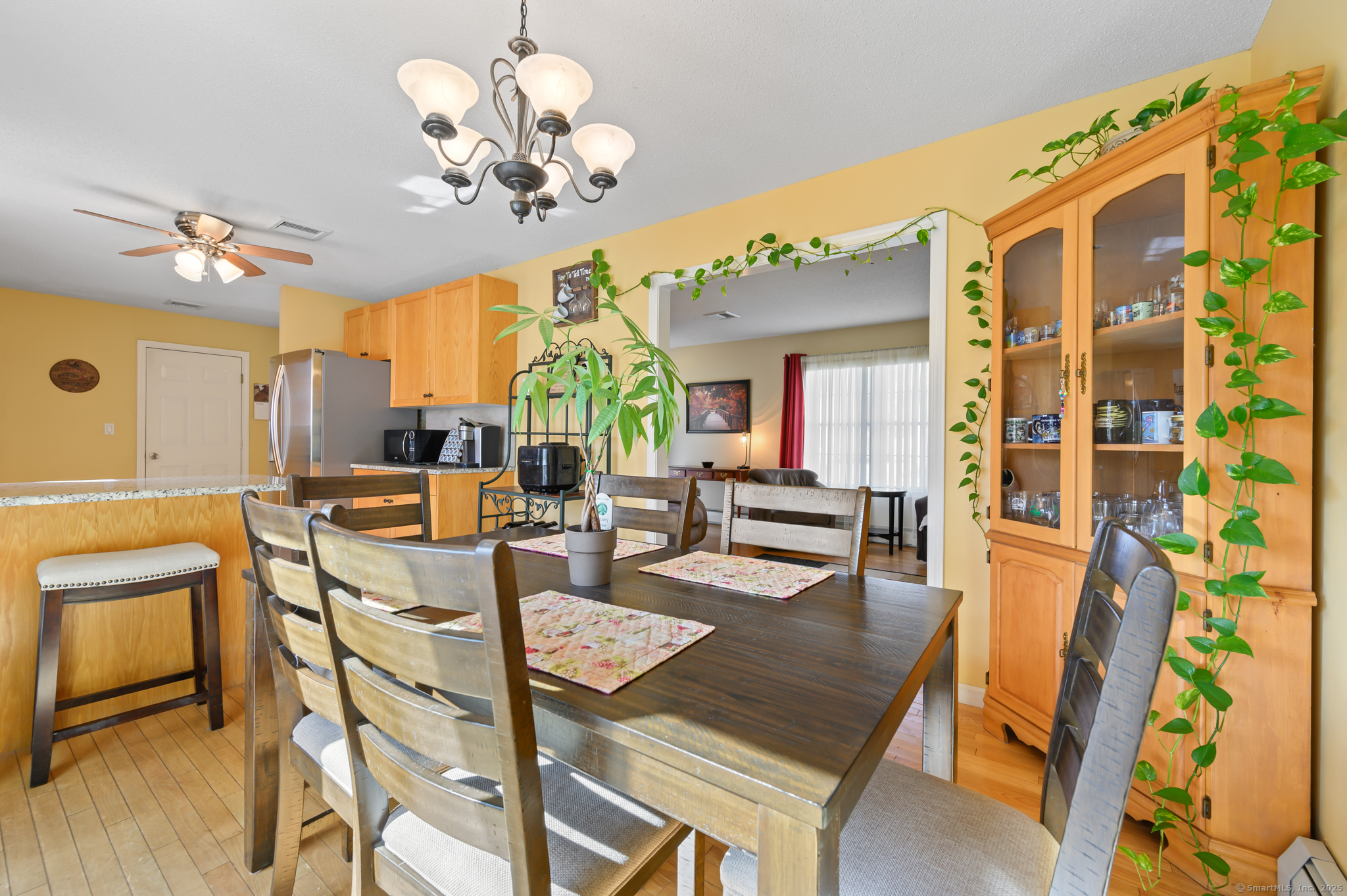 Wethersfield, Connecticut 06109, United States, 3 Bedrooms Bedrooms, ,2 BathroomsBathrooms,Residential,Coming Soon,232996