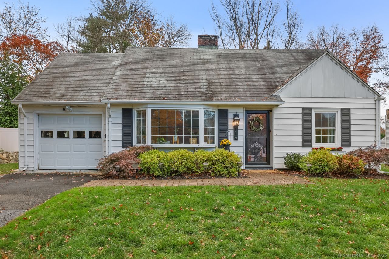 Property for Sale at Long Hill Drive, Stamford, Connecticut - Bedrooms: 4 
Bathrooms: 2 
Rooms: 7  - $719,000