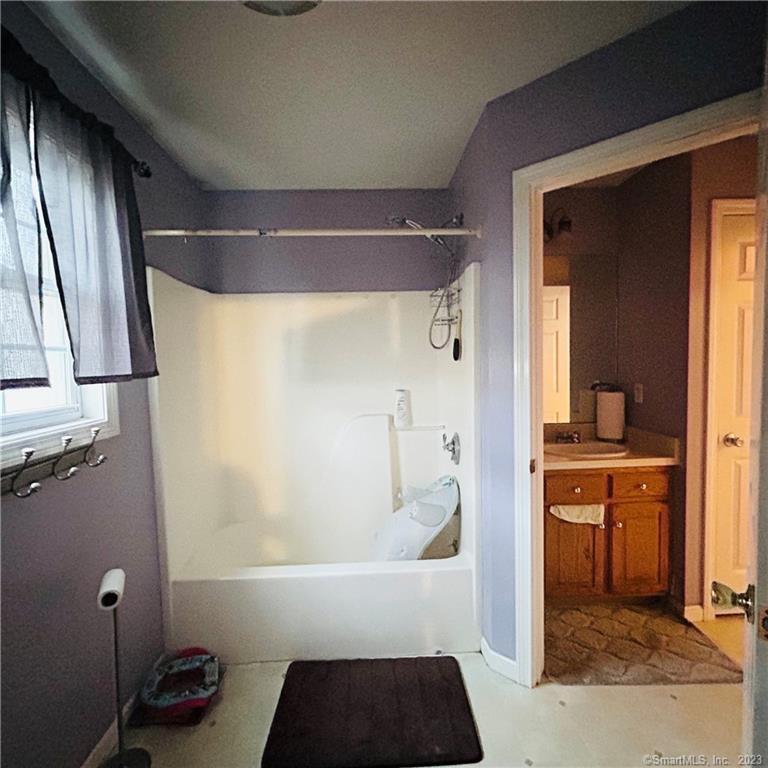 9 Village Green Drive, New Britain, Connecticut image 8