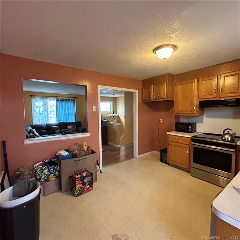 9 Village Green Drive, New Britain, Connecticut image 6