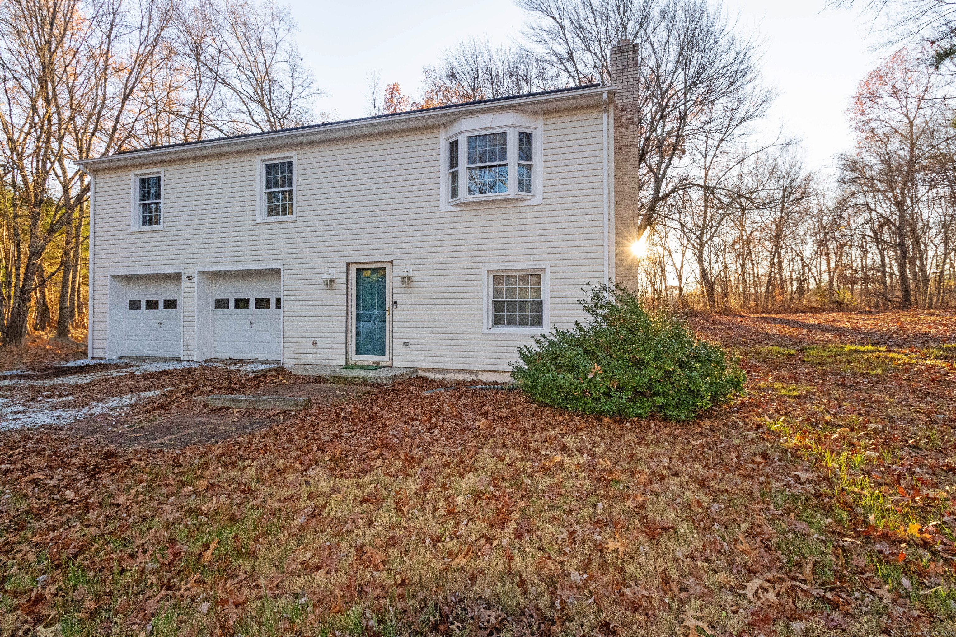 107 White Birch Road, East Hampton, Connecticut - 3 Bedrooms  
2 Bathrooms  
6 Rooms - 