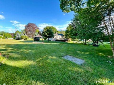 Photo of 28 Brookfield Meadows Street, Brookfield, CT 06804 (MLS # 24188110)