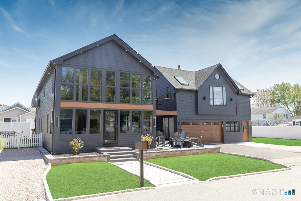 48 Swan Avenue