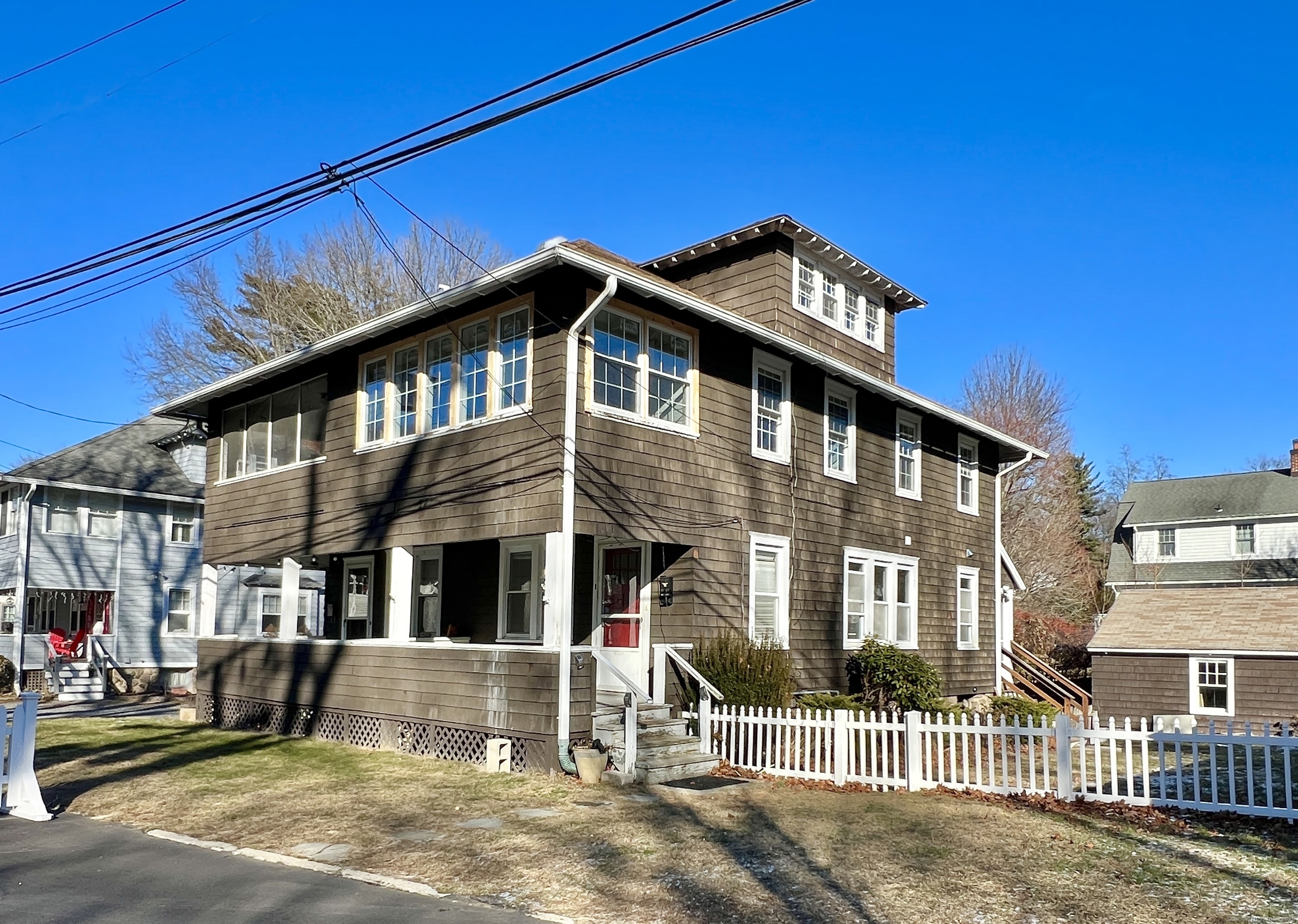 1 Park Lane, Darien, Connecticut - 3 Bedrooms  
2 Bathrooms  
6 Rooms - 