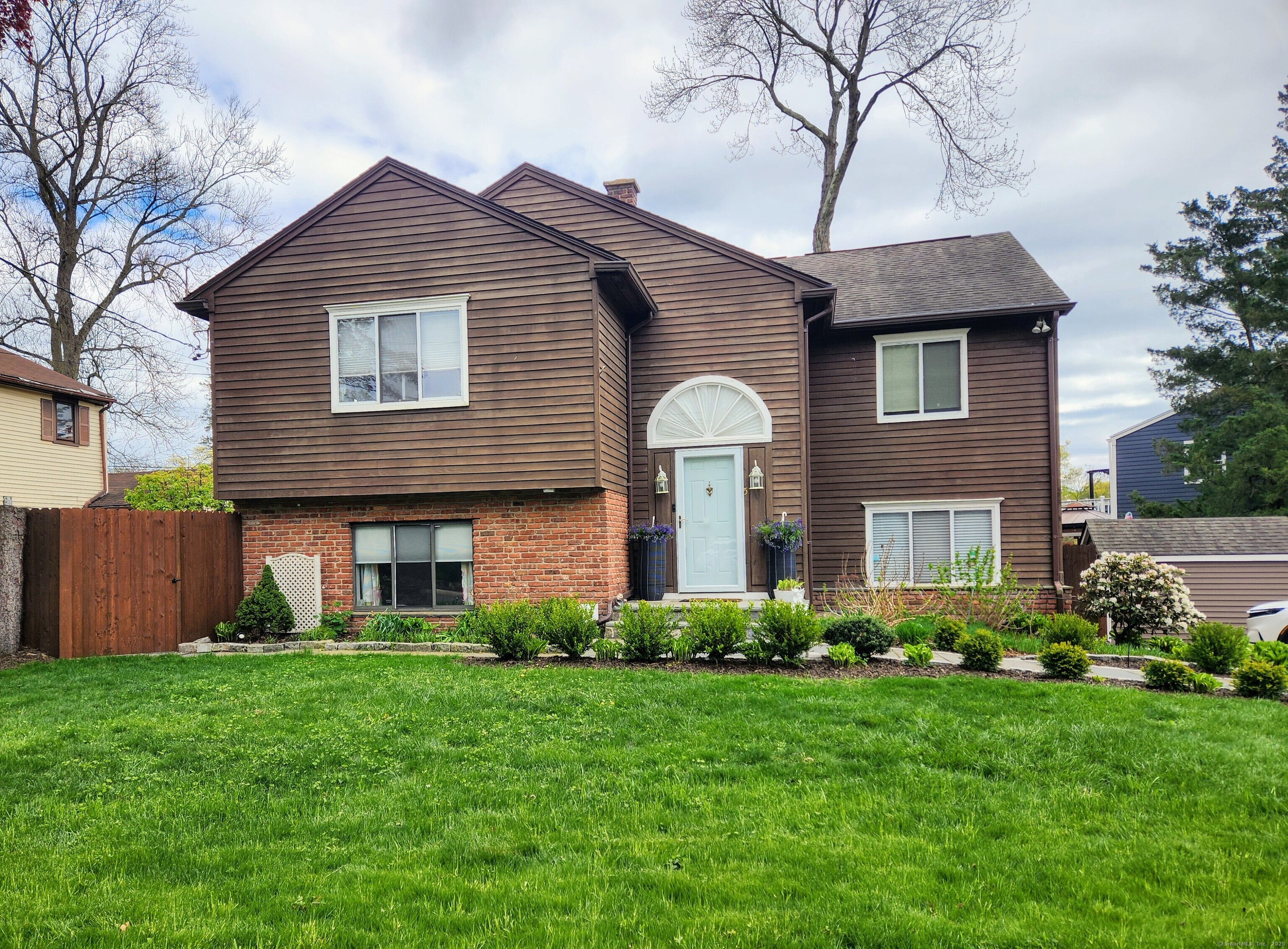 Saddle Road, Norwalk, Connecticut - 3 Bedrooms  
3 Bathrooms  
9 Rooms - 