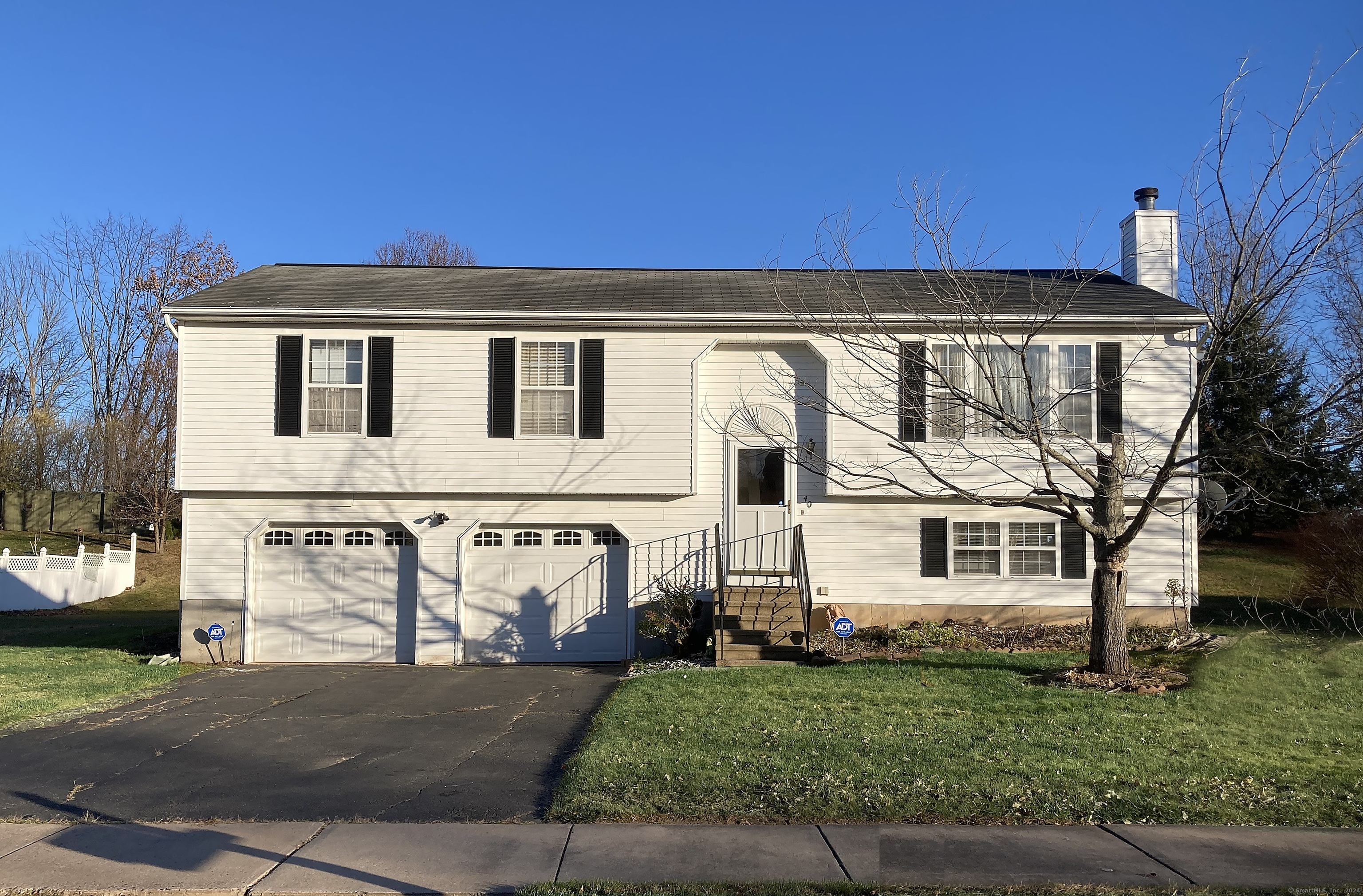 40 Brentwood Lane, Windsor, Connecticut - 3 Bedrooms  
3 Bathrooms  
5 Rooms - 