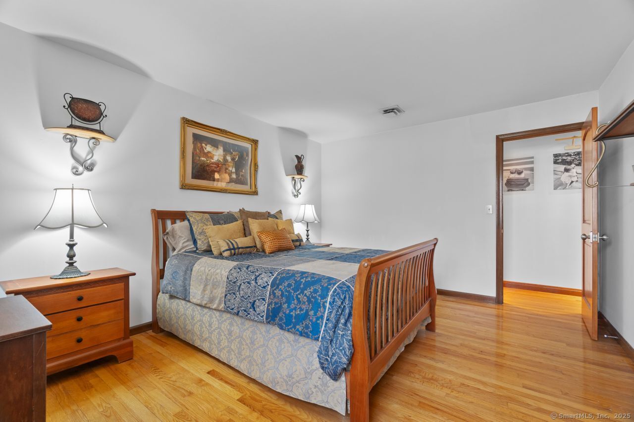 32 Forest Glen Drive, Woodbridge, Connecticut image 23
