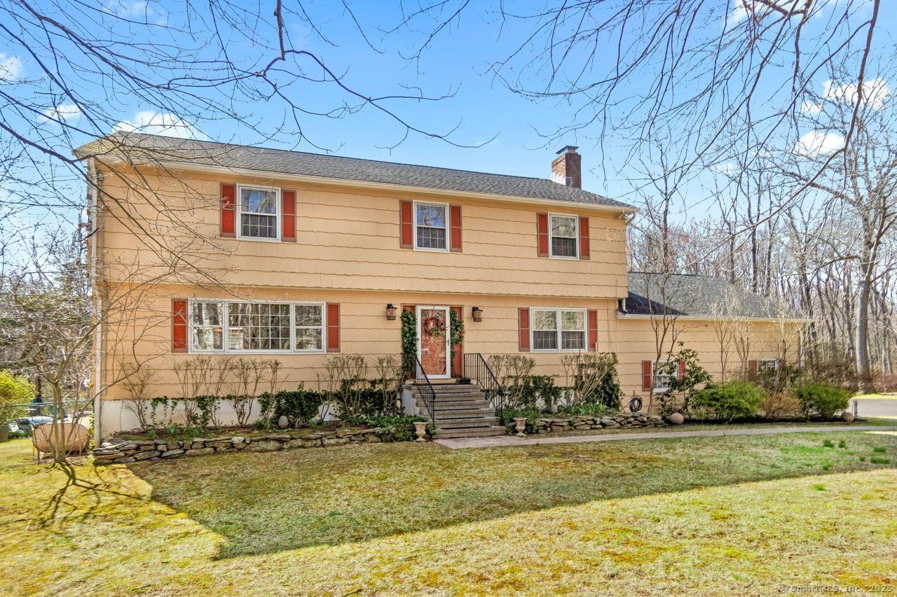 Property for Sale at Forest Glen Drive, Woodbridge, Connecticut - Bedrooms: 5 
Bathrooms: 4 
Rooms: 10  - $780,000